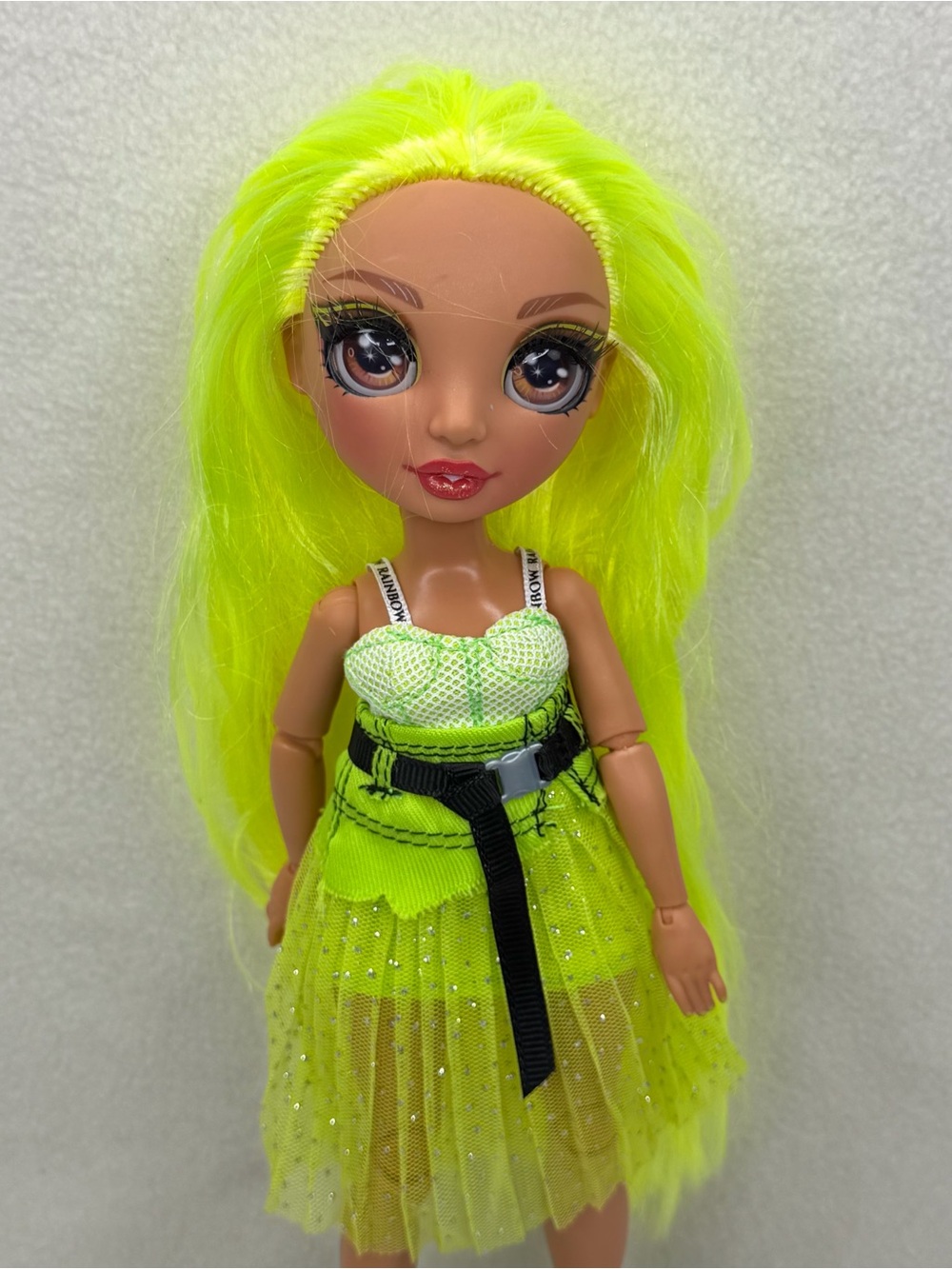 Rainbow High Karma Nichols Fashion Doll with Outfits - Neon Green MGA - Picture 7 of 10